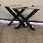 Metallic table leg